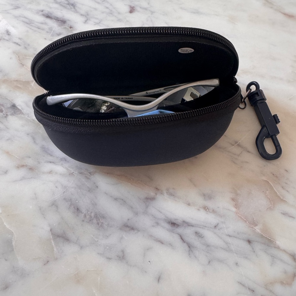 🚨SOLD🚨 Champion // Silver Vintage Sunglasses - Picture 3 of 6